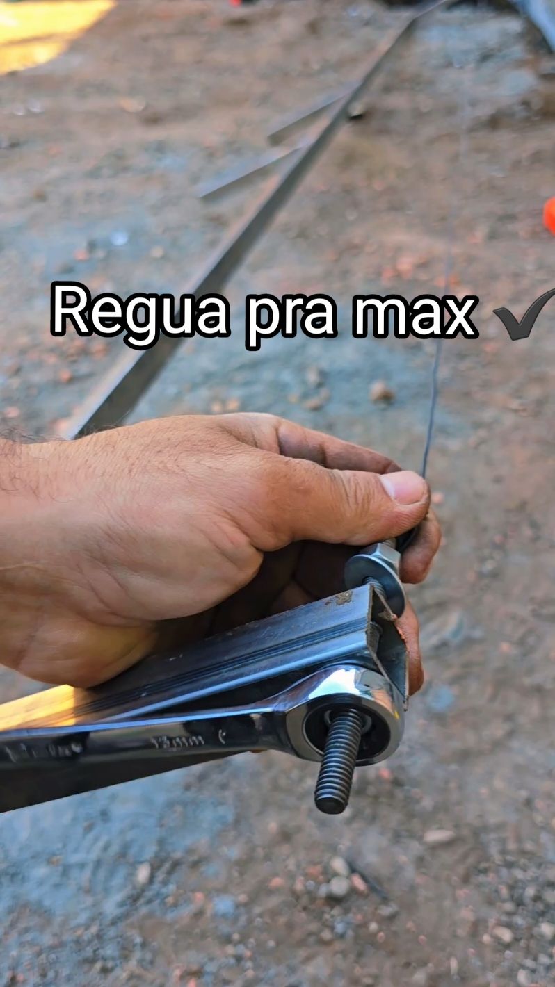 como fazer a regua de pedreiro pra desenrolar no reboco fácil rápido e prático  #pedreiro #construção #obra #reforma 