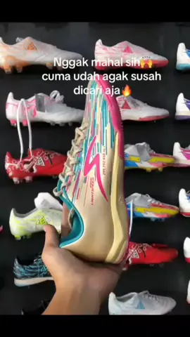 Sepatu Specs Lightspeed Reborn pink ivory Oats... #belanjamurahditiktokshop#sepatubolapria#fypシ゚viral#influencers#merdeka#sepatufutsalspecs#Sepatu Futsal Specs Pink Putih