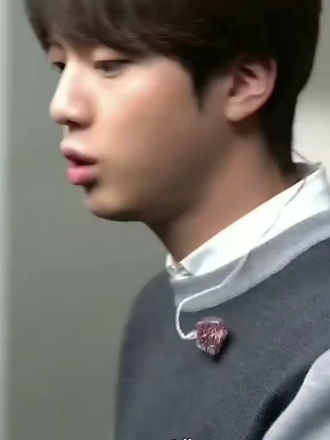 Seokjin on serious mode✌️😀🥰💜 #btsarmyforever💜💜💜 #jin #suga #jungkook💞 #🥰🥰🥰 #tiktok🇵🇭🇸🇬 