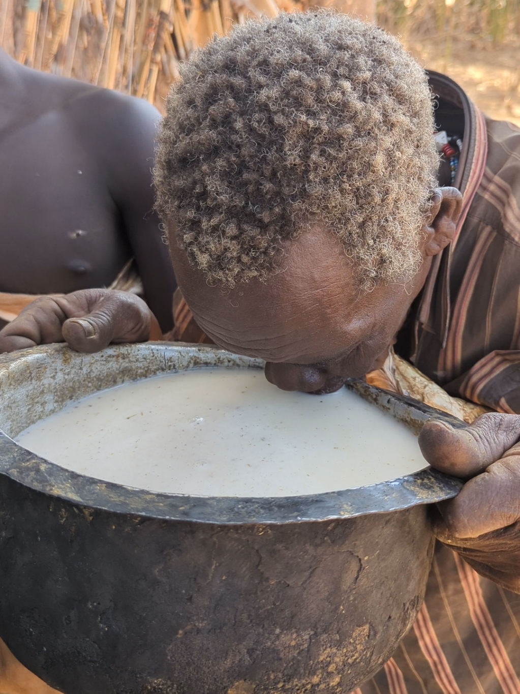 Most Lovely 😍 Favorite  Food 😋hadzabe tribe hunt's, it's lunch time drinking their favorite food.