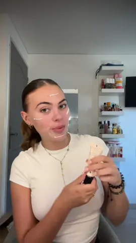 Ça m’avait trop manqué les GRWM 💗 Base: @SEPHORA / gel à sourcils: @Anastasia Beverly Hills / anti cerne, poudre: @Hourglass Cosmetics  / bronzeur, blush: @Huda Beauty/ mascara: @BenefitFrance / fixateur: @Charlotte Tilbury / combo levre: @Fenty Beauty  @niceworkparisoff ✨
