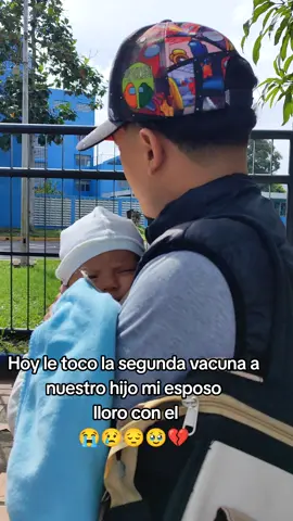 Hoy le toco la segunda vacuna a nuestro hijo mi esposo lloro con el niño  #vacuna #bebe #llorar #triste #sentimientos #felicidad #lagrima #hospital #bebesito #familia #padre #hijo #vida #salud #niño #varon #pareja #esposo 