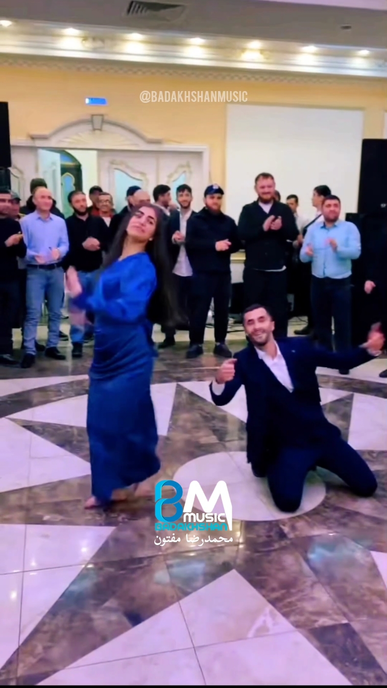 کبک خوش‌رفتار قربانت شوم💃🕺♥️ 🎙️ استاد میرمفتون  محمدرضا مفتون  #بدخشان_میوزیک #رقص #رقص_شاد #badakhshanmusic #dance #tajikidance #iraniandance #persiandance 