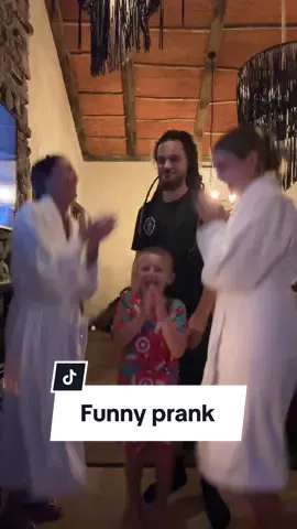 IM HOWLING!! 🤣🤣😅 Poor uncle louis was forced to do this becauce James wanted to prank him after he got pranked haha and he really didnt want to do it haha The way louis laughed after he did it but we didnt 😂😂 cracks me up hahaha! Sorry heheheh #trend #prank #funny #family #fyp #gimmemymoney 