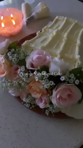 Replying to @islamhammad First attempt on a vintage vase cake I did back in May for mothers day💐                                                 Inspired by: macaronessuk 🫶🏻