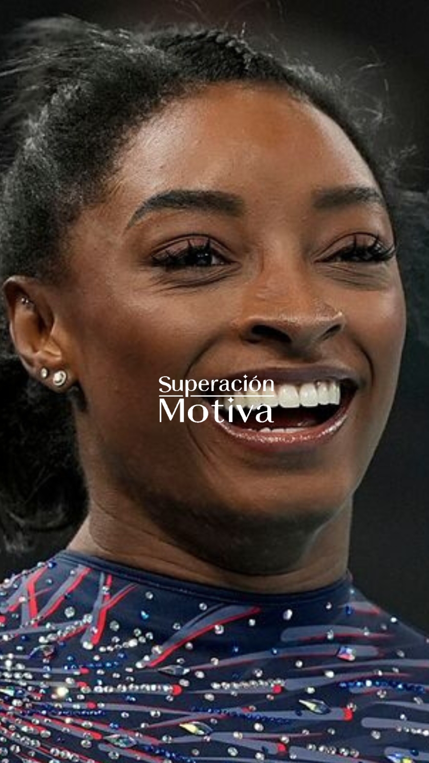 🥇🥇🥇 La verdadera fuerza no solo se mide en músculos, sino en la capacidad de mantener la calma en medio de la tormenta. #SimoneBiles #Gimnasia #JuegosOlímpicos #París2024 #SaludMental #Superación #Éxito #Resiliencia #Inspiración #Atletas #Deportes #MedallaDeOro #HistoriasDeÉxito #Motivación #BienestarMental #Deportistas #Leyenda #FuerzaMental #HéroesDelDeporte 