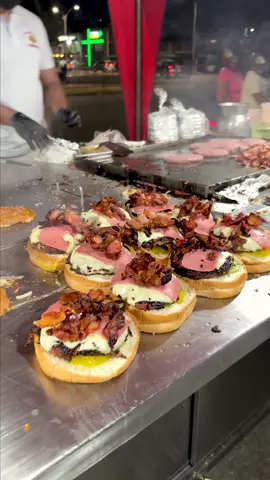 Las hamburguesas más caleñas que puedas comer 🍔#cali #comidacallejera #parati #hamburguesa 