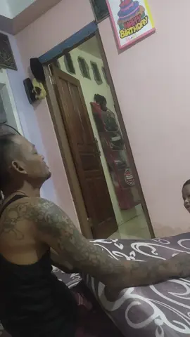 Ayah vs Dek Tegar