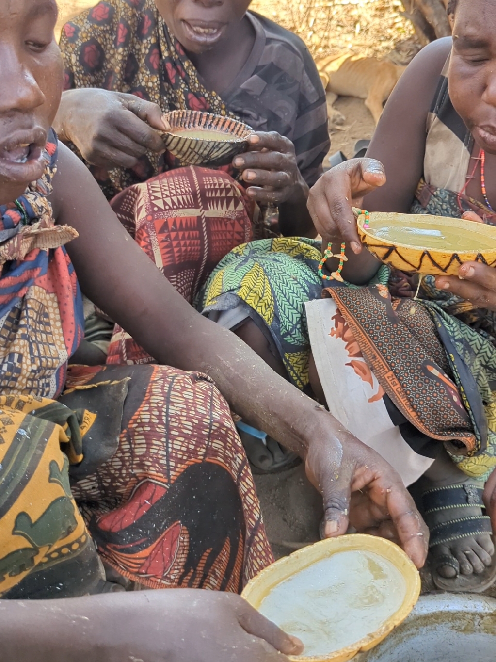 Lovely 🤩 Family Eating favorite food😋 morning breakfast, it's hadzabe tribe girls eating their food, Amazing tradition lifestyle.