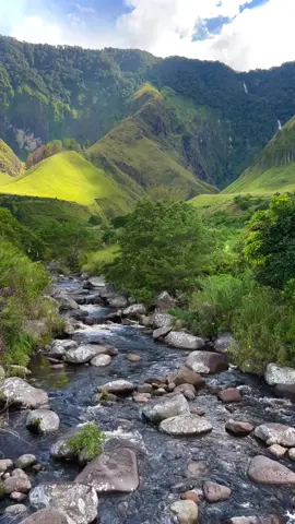 Imagine being here, listening to this sound with the river's water flowing beneath 🫶  Jembatan Ujung Silalahi is just another stunning scenic spot to explore when you're at Lake Toba We're spoilt, and we know it! (And want you to be too!) 📸cr/ig: @trafellastour #WonderfulIndonesia #wonderfuljourney #LakeToba