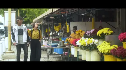 Jai budak lelaki gangster dan Iris Sofea yang manis, siapa sangka pertemuan mereka boleh menjadi lucu, sweet lagi penuh emosi. Jangan lepaskan momen-momen ini dan strim bermula 12 Ogos. Jom usha secara On Demand dan Astro Go, bila - bila, di mana - mana saja gais! ✌🏻 #JomUsha #DariMataTurunKeHati #AstroGo #OnDemand #AstroDMTKH #DMTKH #kisahcintaIrisJai