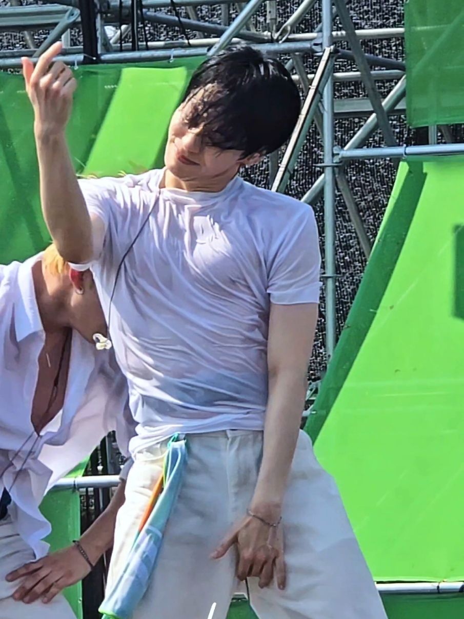 240803 Waterbomb Incheon Hwanwoong Sexy Back Edit #waterbomb #waterbombincheon #hwanwoong #oneus 