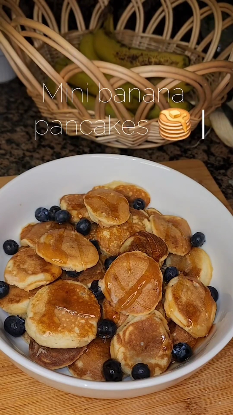 Mini banana pancakes...Make this for your perfect day😋  Cut up a banana. Dunk the slices into your favorite pancake batter cook & enjoy  #banana #bananapancakes #bananapancake #bananachallenge #bananarecipes #bananasplit #banananicecream #healthybreakfast #healthybaking #healthyrecipes #healthylifestyle #healthyliving #pancakeslover #pancakeday #pancakesaturday #pancakeshealthy #breakfast #breakfastideas #nutrition #EasyRecipe #breakfastidea #easytomake 