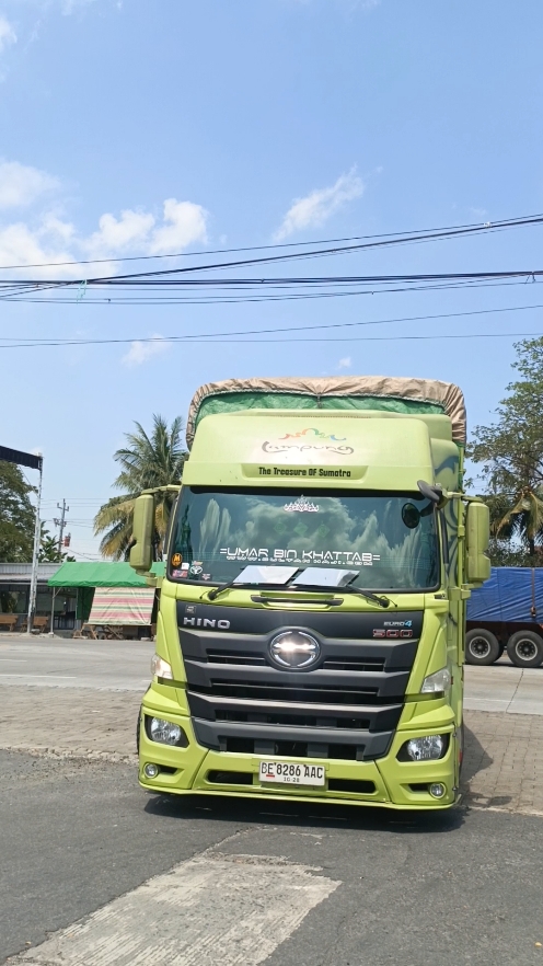 Sultan haji lampung Om @fyan_zhibrill @Firman Firdaus @cctv_lasem12 @pizzx_27 #fyp #fypシ #xyzbca #foryou #bismillahfyp #trukmaniaindonesia #trukmodifikasi #trukganteng #hino500 #hino500modifikasi #truksumbar #trucksumbar32 #trukminang #truklampung #sultanhaji #drivermuda #storytruk #mhmmdlutfi27 