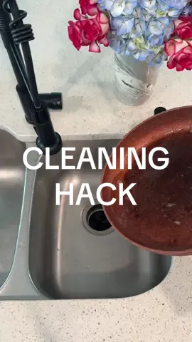 I wish I knew sooner. The right way to dispose oil and fat #momhacks #momlife #momhacks101 #hacksandtips #KitchenHacks #cleaninghacks  #TikTokCreatorSearchInsightsIncentive 