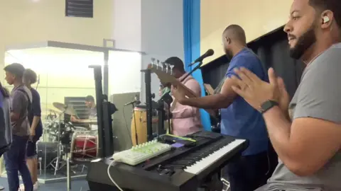No hay otro nombre igual (C#) 🎹🎸🥁🎸🎤 #worshipmusic #worship #piano #drums #guitar #bass #gospel #keyboard 