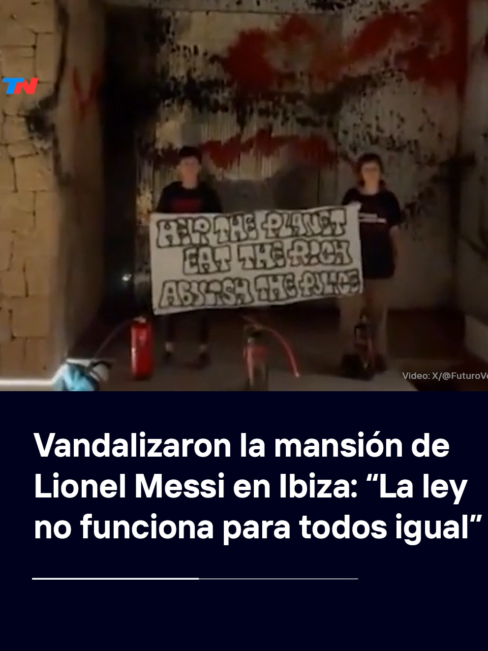 Activistas medioambientales vandalizaron con pintura roja y negra la fachada de la mansión de Leo Messi en la isla española de Ibiza para denunciar la “responsabilidad de los ricos” en la crisis climática.
