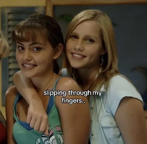 #h2o #foryou #h2ojustaddwater #fyp #viral #claireholt #phoebetonkin 