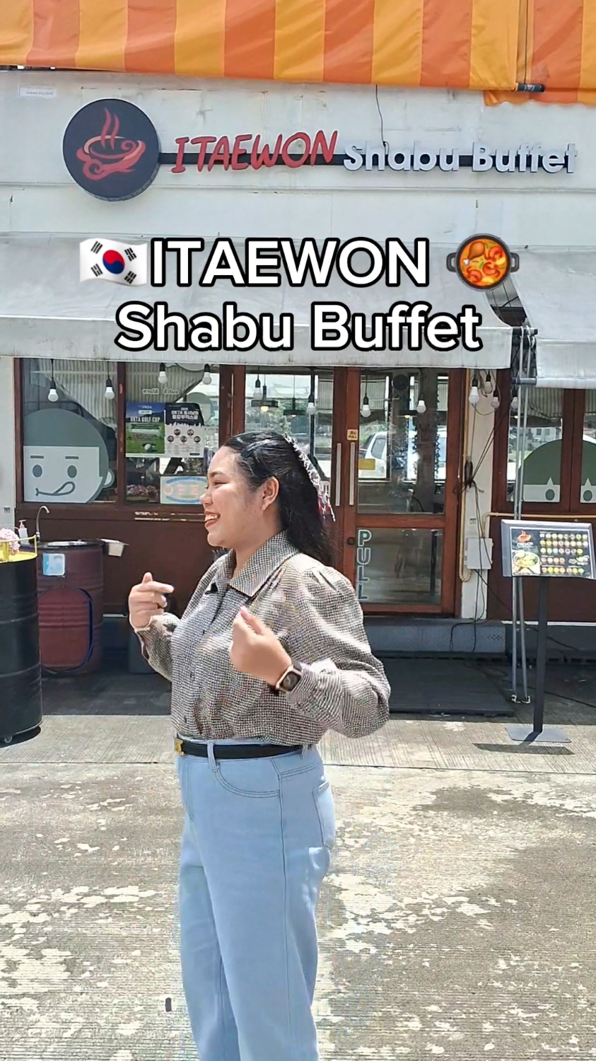 บุฟเฟ่ต์สายเกาหลีห้ามพลาดต้องลองร้านนี้ Itaewon Shabu Buffet ในโครงการอุดมสุขวอล์คค่าาา💕 เมนูหลากหลายของคาวหวานครบจบในที่นี่ที่เดียว ราคาไม่แพง เป็นบุฟเฟ่ต์ไม่จำกัดเวลากินได้ตั้งแต่ร้านเปิดยันร้านปิด🤣  บรรยากาศภายในร้านเย็นสบายฟังเพลงชิวๆหรือชอบดูซีรีย์ก็มีเปิดให้ดูไปด้วยกินชาบูไปด้วย🥘🇱🇦 👉เริ่มต้นคนละ 299บาท รวมน้ำรีฟิลแย้ว 👉เด็กเล็ก 199บาท รวมน้ำรีฟิลแล้วเช่นกัน ไม่+ภาษีมูลค่าเพิ่ม 🕘 ร้านเปิดทุกวันเวลา 11:00-24:00 น. พิกัดร้าน : https://maps.app.goo.gl/RdX5amG2swb39Z4x9   #Shabu #ItawonShabuBuffet #ชาบู #บุฟเฟ่ต์ #อิแทวอนชาบูบุฟเฟ่ต์