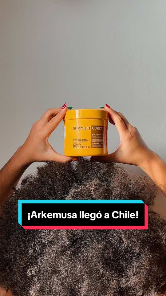 ¡Gran noticia Chile! 🎉 ¡Llegó Arkemusa, la marca profesional que hará que tu cabello brille! 💫 Nuestra querida @MileElsantoAfro ya está disfrutando de la línea ARKEMUSA CURLY, especialmente diseñada para rizos hermosos como los suyos. 🌸 Esta fórmula única preserva la belleza natural de los rizos, aportando humedad, elasticidad y brillo, además de restaurar y proteger contra el daño. ¡El resultado es simplemente increíble! 😍 ¿Quieres hacer que tu cabello luzca igual de fabuloso? ¡Encuentra a Arkemusa en nuestras tiendas #Preunic o en Preunic.cl! 🛍️