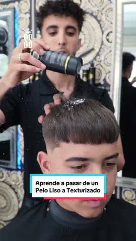 Aprende a pasar de un pelo liso a un pelo texturizado. 🤯 #pelotexturizado #polvosdevolumen  - @Oussama_barber @Massidi 