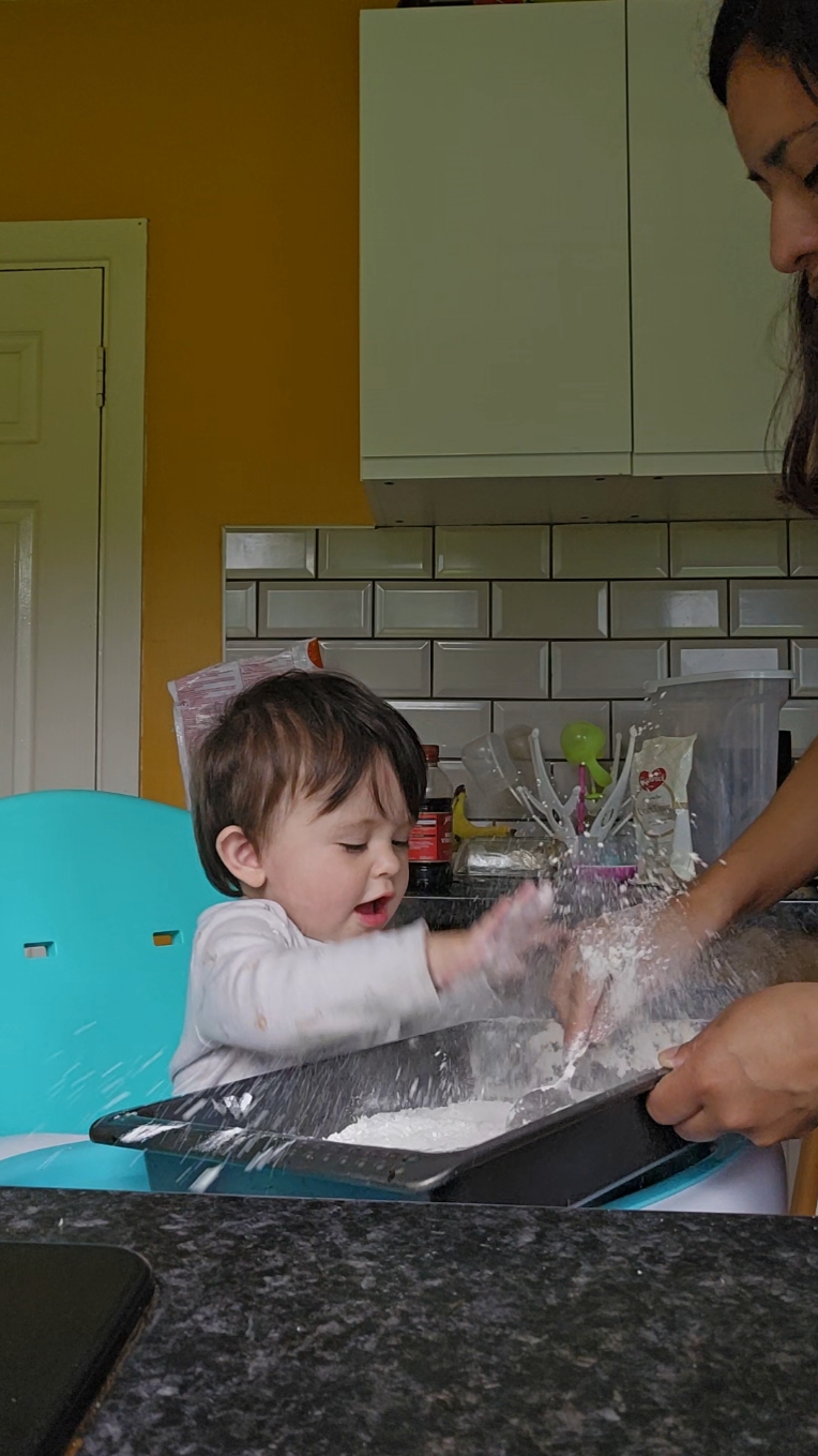Teaching Lucas how to prepare food (Chicharròn de pescado) for the first time.  y ... este Primer intento dandole clases de cocina a Lucas, creen que fue exitoso?.  Hasta se durmiò despuès de comer su chicharròn de pescado 🤣 #momlife #miminichef #mommyboy 