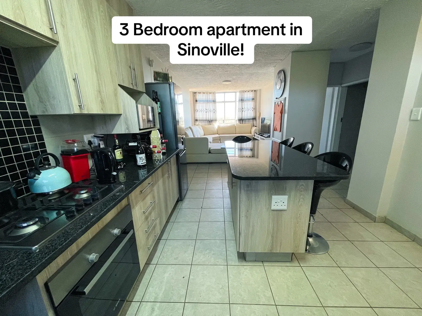 This apartment offers space like no other! 3 bedrooms, 1 bathroom, big lay-out and garage! The complex also has a pool and communal braai area! On the market for R750k. Comtact me for a viewing at waldo.greeff@seeff.com ———————— #sinoville #pretoria #pretoriarealestate #realestate #apartment #gauteng #property 