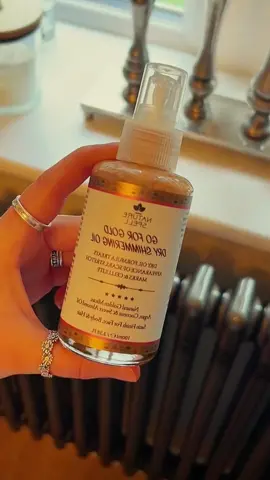 Youve never seen glow like it#shimmeroil#shimmering #tiktokshop #foryou 