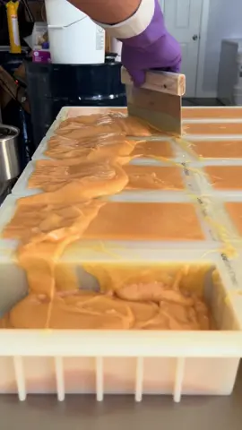 Making soap, making soap, making soap #fyp #soapmakersoftiktok #supportsmallbusiness 