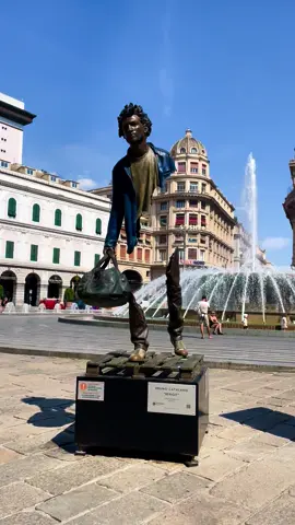 Qué arquitectura! 🇮🇹 #italy #genova #piazzadeferrari #destacametiktokツ #destacame_tiktok #italia #videoviral #belleza #tiktok #arte #follow #liguria #viral 
