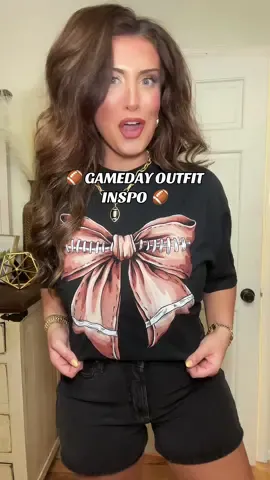 I wanna do a series on gameday fits at this point 🏈😜 #gameday #football #footballseason #footballwife #coacheswife #footballfamily #footballmom #gamedayshirt #coachingfamily #footballoutfit 