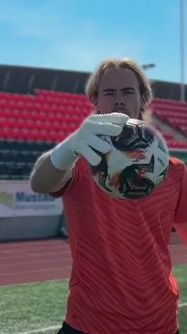 REBEL 2.0 WHITE OUT 🧤 @T1TAN  #fyp #foryou #viral #goalkeeper #football #fup #keeper 