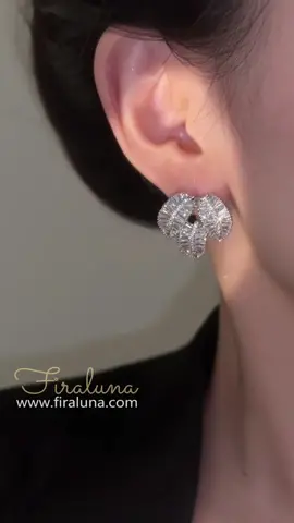 Link in bio😍🥰👉www.firaluna.com   #accessories #necklace #gold #handmadejewelry #Love #style #jewelrydesign #rings #bracelets #diamond #design #diamonds #beautiful #instagood #art #instajewelry #gemstones #luxury #bhfyp #jewelry #jewellery #fashion #handmade #earrings 