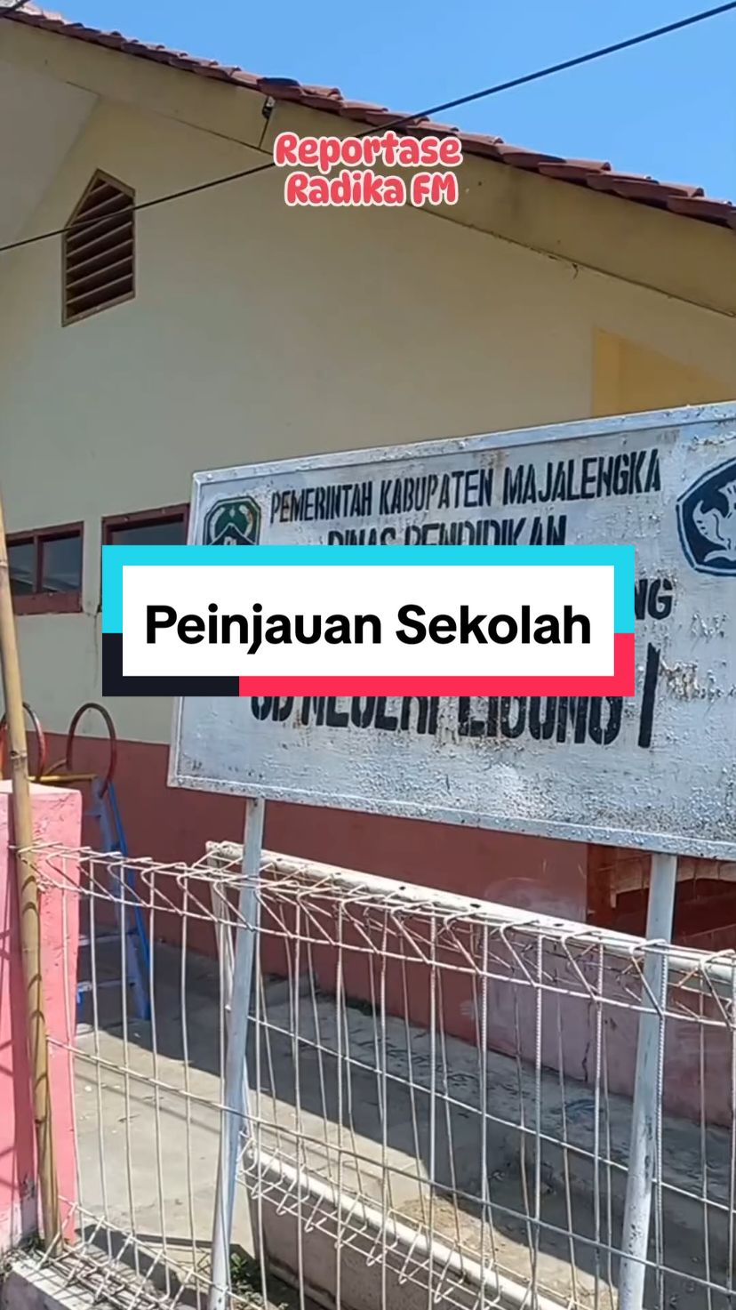 Pj Bupati Majalaengka Dr.H. Dedi Supandi, M.Si. didampingi Plt Kadisdik dan Camat Ligung meninjau SDN 1 Ligung yang rusak. 2 bangunan yang rusak akan diperbaiki dengan bantuan dana CSR Bank BJB Majakengja tahun sekarang. #majalengka 