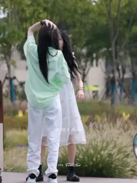 sqhy di sini diceng-cengin mulu sm para senior/jiejienya hahaa soalnya ini anak be2 setia sudut berasa dunia milik berdua😆😅 #wangyi #zhoushiyu #snh48 #诗情画奕 #sqhy #周诗雨 #王奕 #chinese #fyp #foryou 