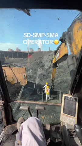 #opratormuda #sulawesitenggara #operator_excavator #fypシ #fyp 