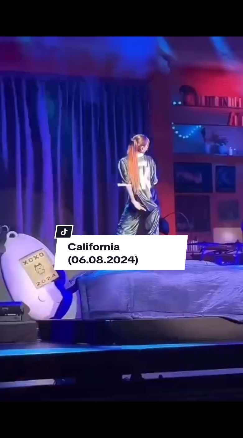 🎥 | Young Miko cantando OYE MA en California (06.08.2024).  Credits to the owner #itsbabymiko #babymiko #youngmiko #concierto #fans #pr #california #losangeles #usa #concert #1k #fans #tempo #att #trapkitty #xoxotour 