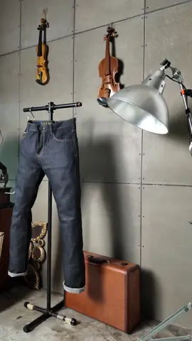 RAW DENIM BLUE SELVEDGE 𝙅𝘼𝙋𝘼𝙉𝙀𝙎𝙀 𝘿𝙀𝙉𝙄𝙈 𝙎𝙀𝙇𝙑𝙀𝘿𝙂𝙀 𝘾𝙊𝙏𝙏𝙊𝙉 100% ริมน้ำเงินรุ่น 𝐉-𝐑𝐢𝐦𝟐 รุ่นนี้เราออกแบบมาไม่เคยผิดหวังเป็นทรงกระบอกไม่เล็กหรือใหญ่ไป กำลังพอดีครับ คอลเลคชั่น Jack Selvedge เป็นกลุ่มสินค้าพิเศษที่เรามีการใช้เครื่องทอแบบริมในการผลิตผ้าเพื่อบ่งบอกความพรีเมี่ยมของตัวผ้า+เพิ่มตกแต่งการเย็บปลายขาลูกโซ่ สกรีนและลายปักตัว 𝓙 ขนนกบริเวณกระเป๋าหลัง เป็นคอลเลคชั่นพิเศษตอนนี้หายากแล้ว ควรค่าแก่การเป็นเจ้าของอย่างยิ่งไม่ผิดหวังครับ Men's Slim-Fit Selvedge Jeans, J-RIM2 model, The jeans are decorated with chainstitching, with a small tapered leg. The fabric used in this model is selvedge denim, which is woven on a shuttle loom and is a symbol of premium quality. Detail Composition : JAPANESE DENIM SELVEDGE COTTON 100% SLIM-FIT TYPE BUTTON FLY รุ่น MODEL J-RIM2 AVAILABLE SIZE Size: 29 30 31 32 33 34 36 38 สินค้าพร้อมส่ง #jackrussel #กางเกงยีนส์ #ยีนส์ผู้ชาย 
