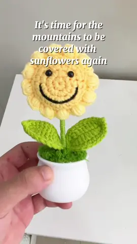 So cute #tiktokshopbacktoschool #sunflower #knittedflower 