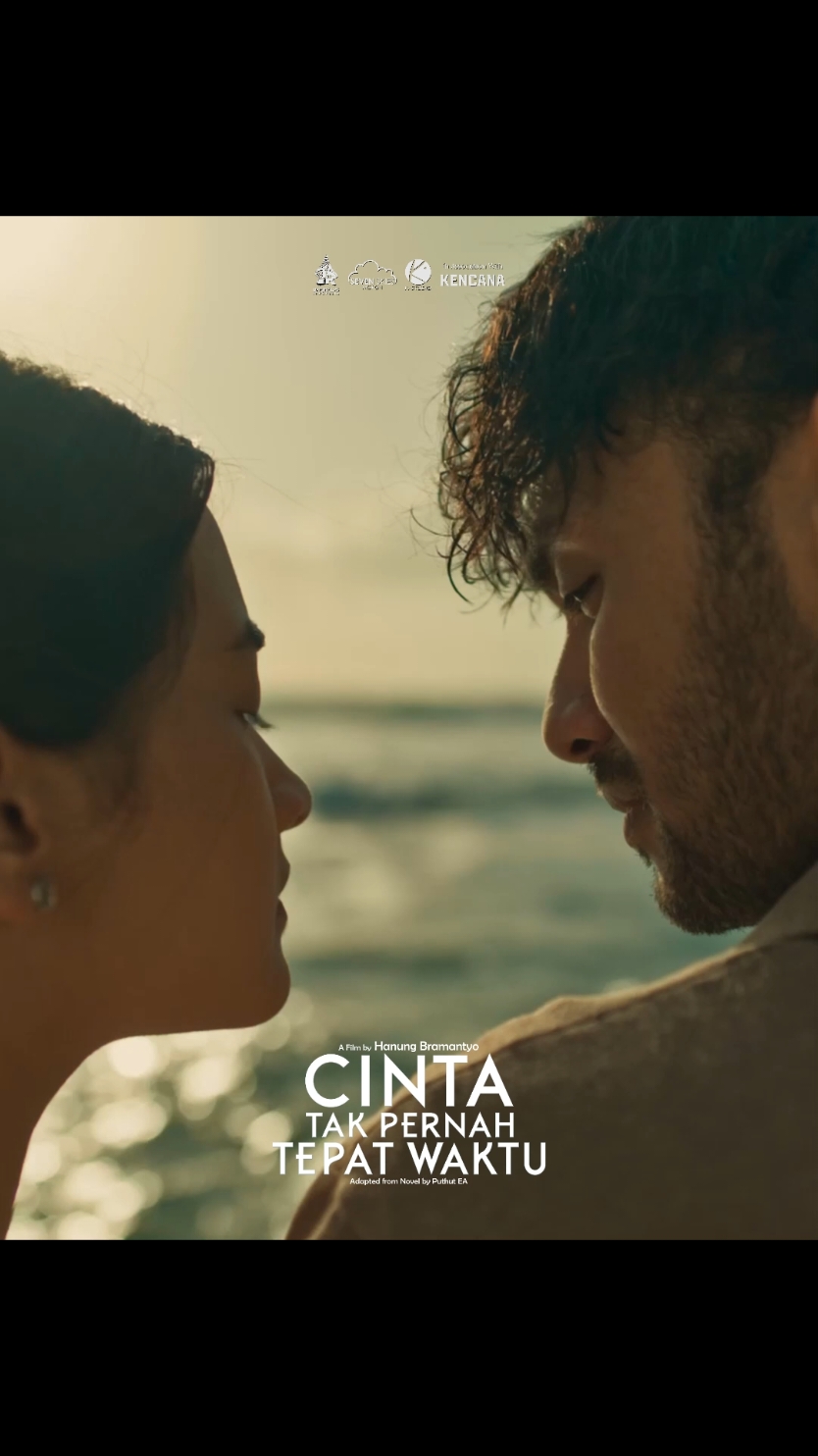 Cinta sejati sungguh sulit untuk ku mengerti, aku tidak siap jika cinta yang sekejap saja, mulai menuntut sebuah ikatan.  ~ dari aku yang dipermainkan oleh waktu.~ Nantikan segera film Cinta Tak Pernah Tepat Waktu karya Hanung Bramantyo di bioskop. #FilmCTPTW #CintaTakPernahTepatWaktu #DapurFilm  @dapur.film  @Hanung Bramantyo 