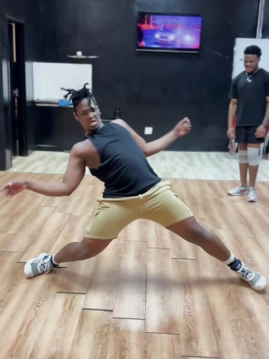 isbhujwa 101 by @theVoshorist Asambeeeee  🔥🔥🔥🔥🔥🔥 #sowetosfinest🇿🇦 #sowetosfinestdancestudio 