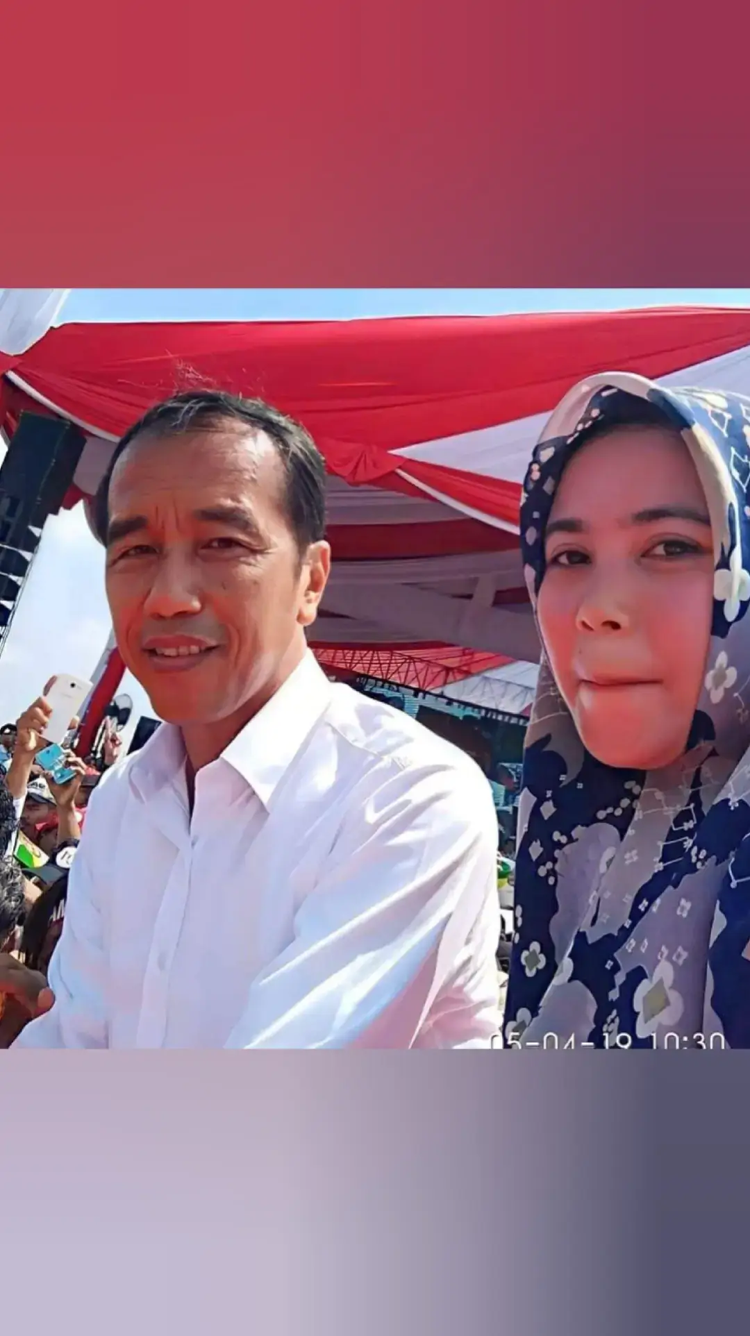 Selamat Tinggal Jokowi, Selamat Tinggal Cita-Cita Republik?  SEMENJAK,. MK GAGAL menjaga marwahnya sebagai penegak konstitusi MK hanya sekadar ALAS KAKI bagi Jokowi dan keluarganya, juga para geng KORUPTOR dan OLIGARKI yang TAMAK Selamat tinggal etika, selamat tinggal demokrasi, selamat tinggal keadilan Selamat datang Neo Orde Baru, Selamat datang Dinasti Jokowi, Selamat tenggelam demokrasi INDONESIA. Jokowi adalah kita.’ Demikian slogan yang pernah populer dalam dua Pemilu yang mengantarkan Jokowi menjadi Presiden Republik Indonesia dua periode. Merujuk pada judul tulisan ini, ucapan selamat tinggal tak hanya ditujukan pada Jokowi, tetapi pada konsep tentang kita itu sendiri. Meskipun tidak ideal, ‘kita’ pernah ada dalam dua dekade reformasi, sebelum dikorupsi oleh sekian keluarga dalam republik. Entah itu keluarga para pimpinan partai politik, keluarga para tokoh agama, keluarga konglomerat pengusaha, keluarga pimpinan mafia, keluarga bekas tokoh mahasiswa, keluarga para jenderal, atau keluarga para bekas presiden dan wakil presiden. #novir007 