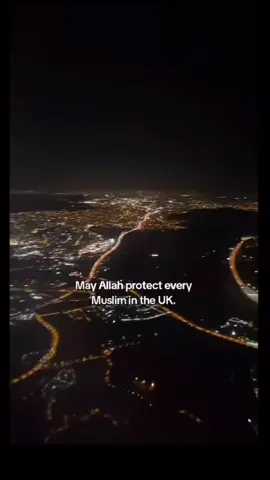 Its so sad how pole hting muslims and us like just leave us alone let us enjy our religion u have no rights to discriminate other religion,we dont hate cristians but why would u hate on mislims?💔we didnt do anythg wrng thn why would u hate us?💔All the muslims dont worry we r all brothers and sisters we have to hold each others hnd to oass this test,,and this test in from allah,hope u r all safe❤️🤲