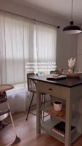 wake up withhhhh me! Happy WED BESTIESSS🐪 we made it halfway through another weeeek! I have FREE samples of  my morning routine🔗 on my page ! 🤝🏻😘 whats on your agenda today!? #morningroutine #momtok #momlife #toddlermomlife #toddlermoms #wakeupvlog #wednesday #morningvibes #dailyvlog #dayinthelife #motherhoodunflitered #momsknow #momsintheir20s #stayathomemom #sahm #pa #phillypa #pennsylvania 