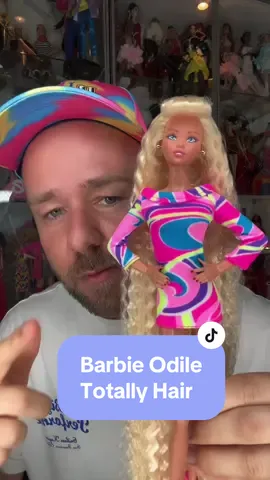 Gracias al video e idea de @BarbiePedia tengo esta #barbie #barbietotallyhair en este molde #barbieodile que me encanta!  . #barbiegirl #BarbieMovie #barbiefashion #barbiefashionistas #barbiefashionista #dollcollector #dollcollection #barbiecollector #barbiecollection #barbiesignature #barbiedoll #viral #viralvideo 