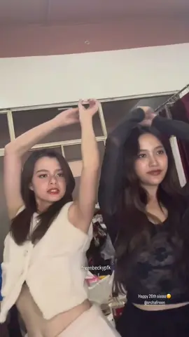 Not them dancing Le sserafim🥹 #freenbecky #freen #becky #freensarocha #beckyarmstrong #becca #srchafreen #fy #fyp #foryou #viral #gl #wlw #lgbt #gay #gap #cute #event #uranus #theloyalpin #freenbeck #บวงสรวงซีรีส์ปิ่นภักดิ์ #uranus2324 #kath #lin #anin #anil #pin 
