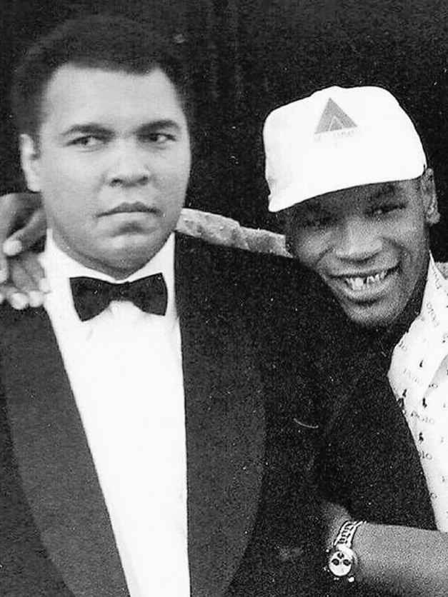 WHEN LEGEND RECOGNISES LEGEND. 🐐 #fy #fyp #fyppppppppppppppppppppppp #legends #boxing #boxing🥊 #goats #muhammadali #miketyson