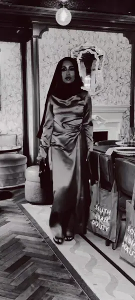#satin #dress #abayafashion #abaya #hijab #hijabootd 