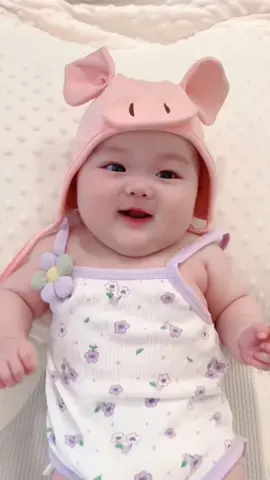 💕😘😘 #baby #babytiktok #cute #cutebaby #babygirl #littlebaby #sweetgirl #sweetbaby #chubby #เด็กน่ารัก #น่ารัก 