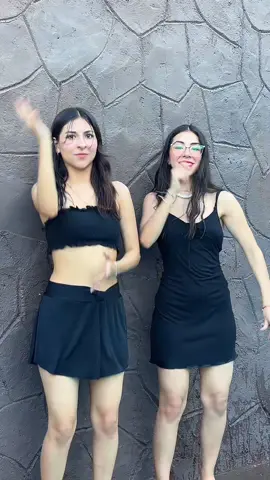 Old trend‼️🖤/ #tiktokbailes #parati #xycba #fypシ゚viral #fypシ゚viral #sisters 